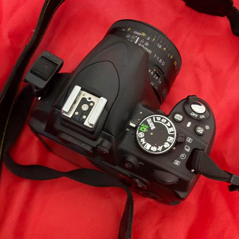 Nikon D3100 DSLR camera - photo 2