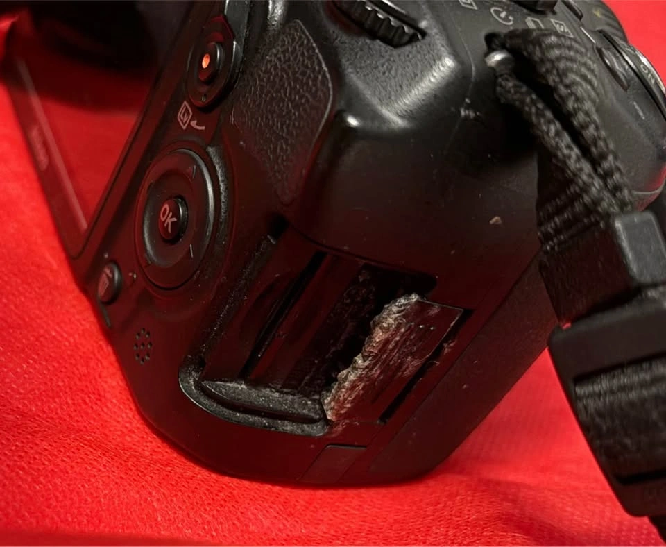 Nikon D3100 DSLR camera - photo 4