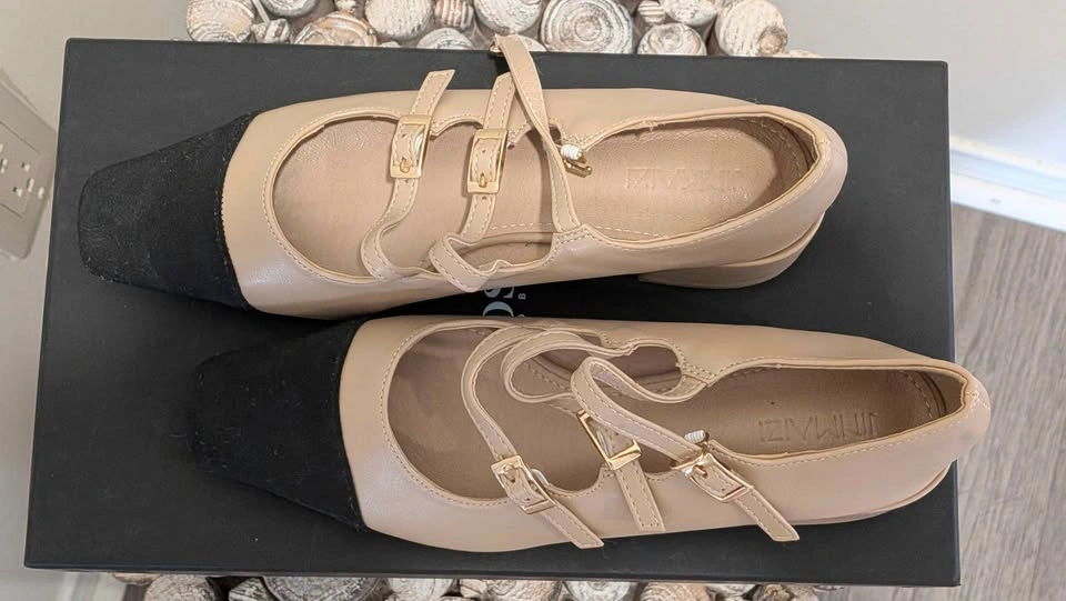 Real leather Beige and Black Mary Jane Heels - photo 4
