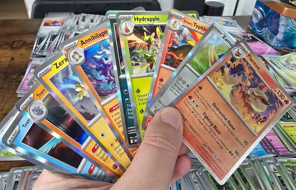 Pokemon Cards Bulk Lot over 800 cards! - photo 2