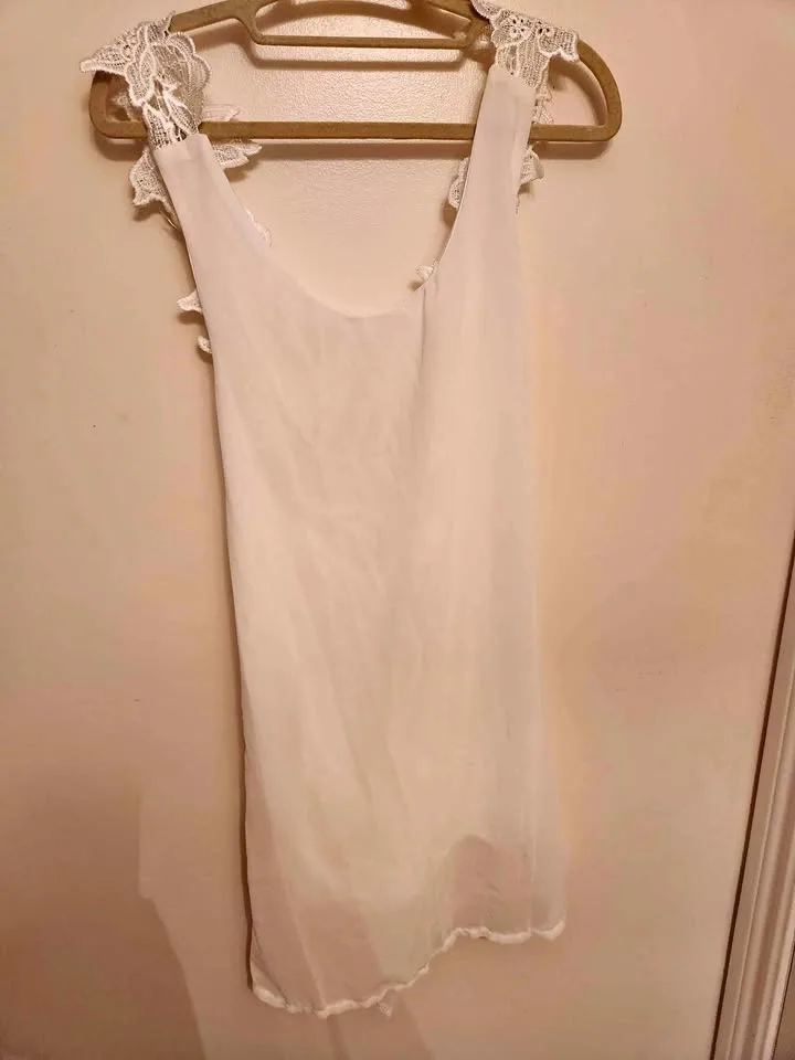 White backless dress (M) thumbnail