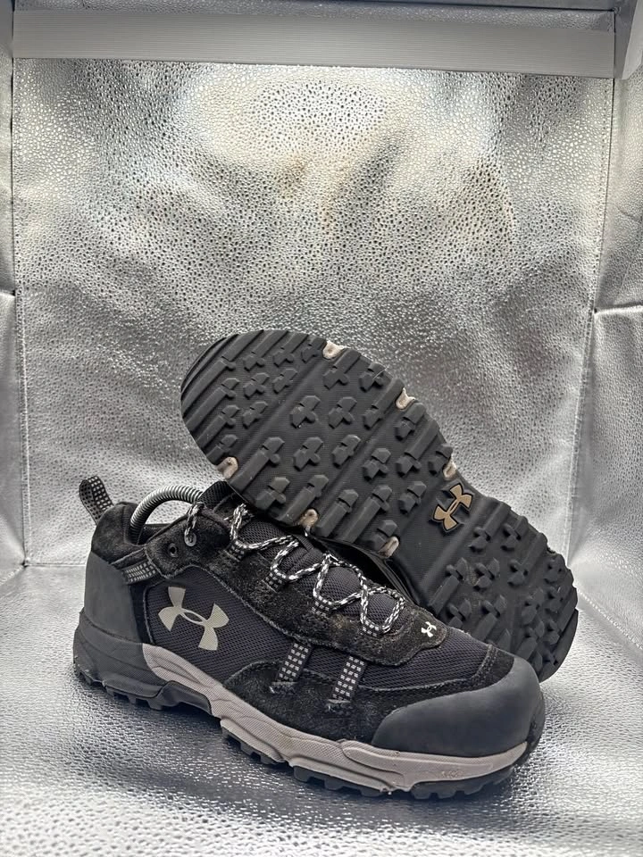 Under armour post canyon low hiking black suede