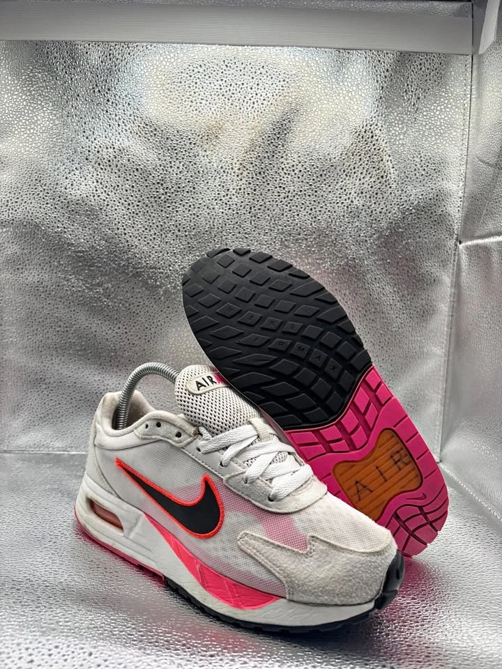 Nike air max solo white pink