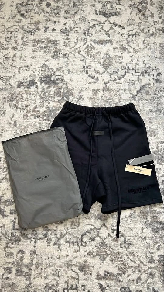 Fear of God Essentials Shorts - Small