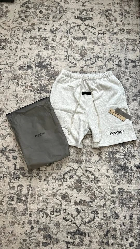Fear of God Essentials Shorts - Medium
