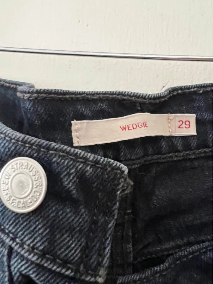 Levi’s Wedgie Jeans Size 29 - photo 2