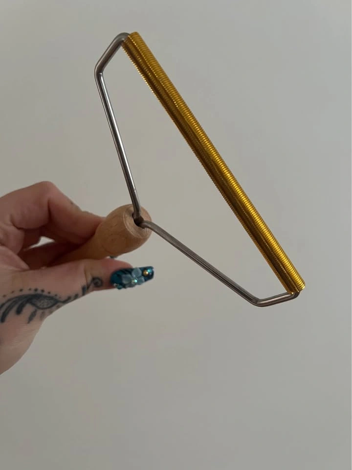Pet fur remover tool scraper for sofas or carpets or clothes - photo 2