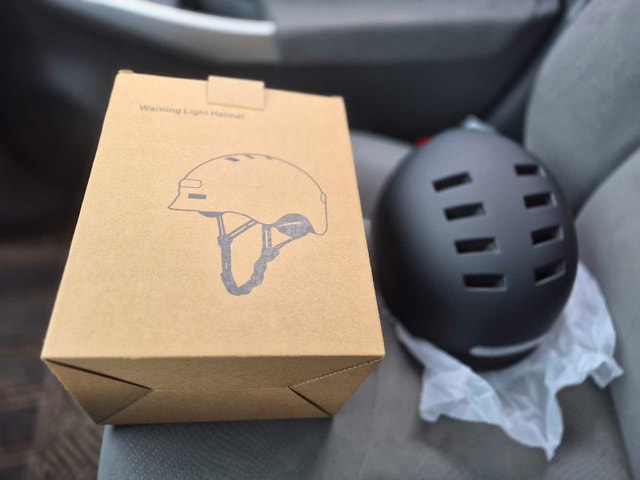 Black MEDIUM/LARGE bike e scooter helmet - photo 4