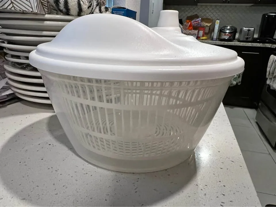 Salad spinner thumbnail