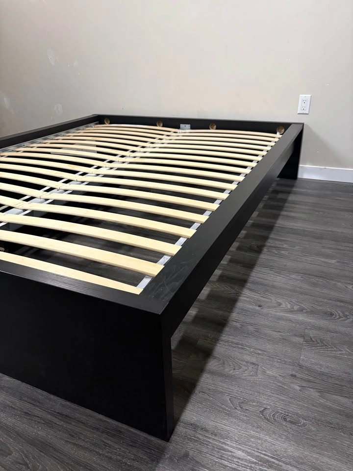 IKEA malm queen bedframe - photo 5