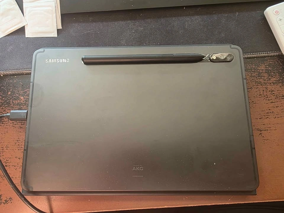 Samsung Galaxy Tab S8 with Keyboard Cover and S Pen - photo 3