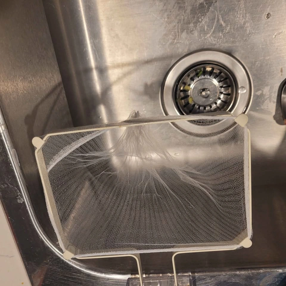 Kitchen sink strainer with 2 bags of mesh bags - photo 3