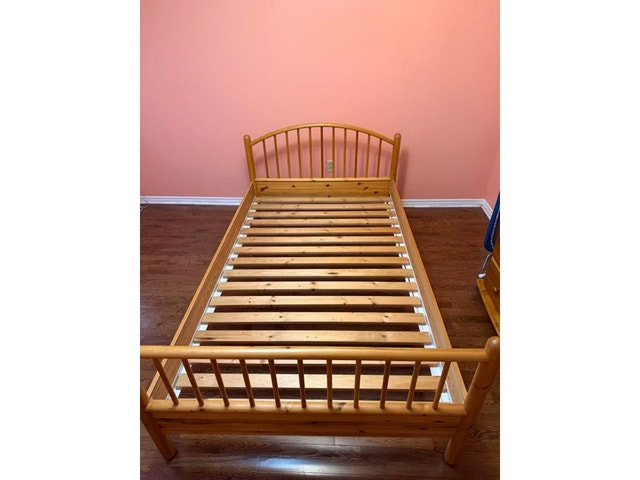 Solid Pine Wood Bed Frame Super Single Mint Condition $130 - photo 2
