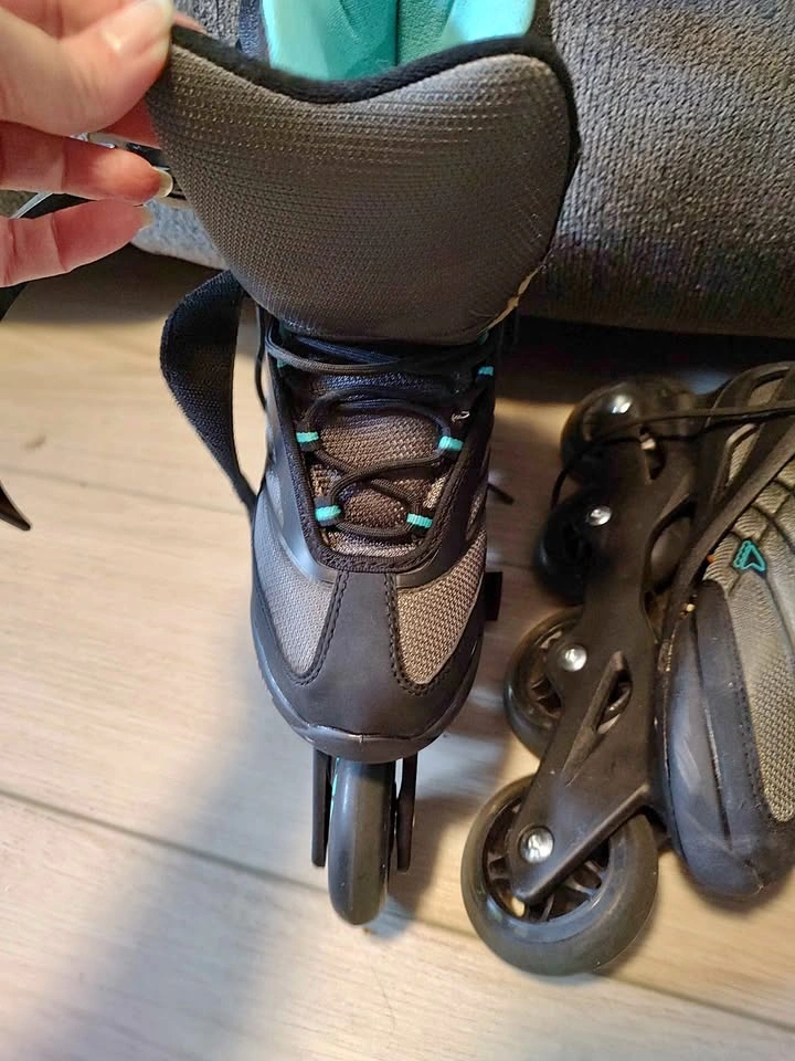 Women's roller blades