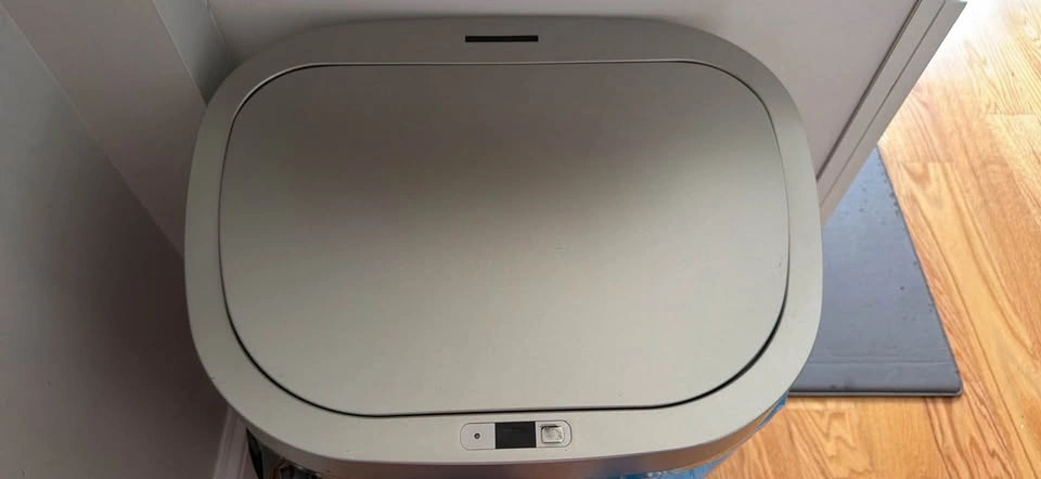 Trash Can with Automatic Lid - photo 2