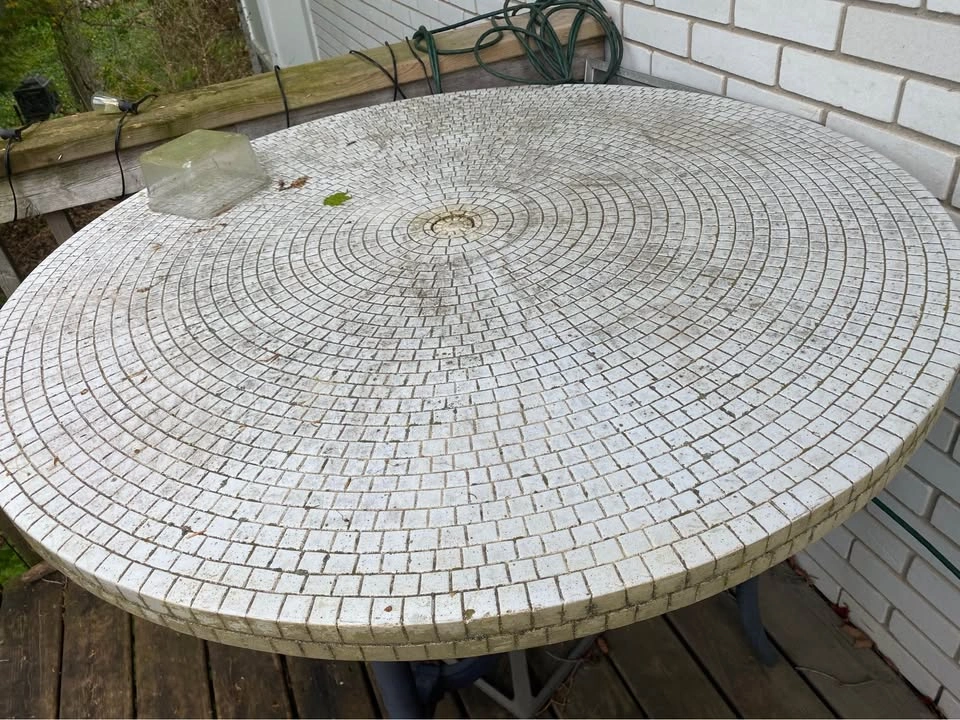 Patio table and chairs - photo 3
