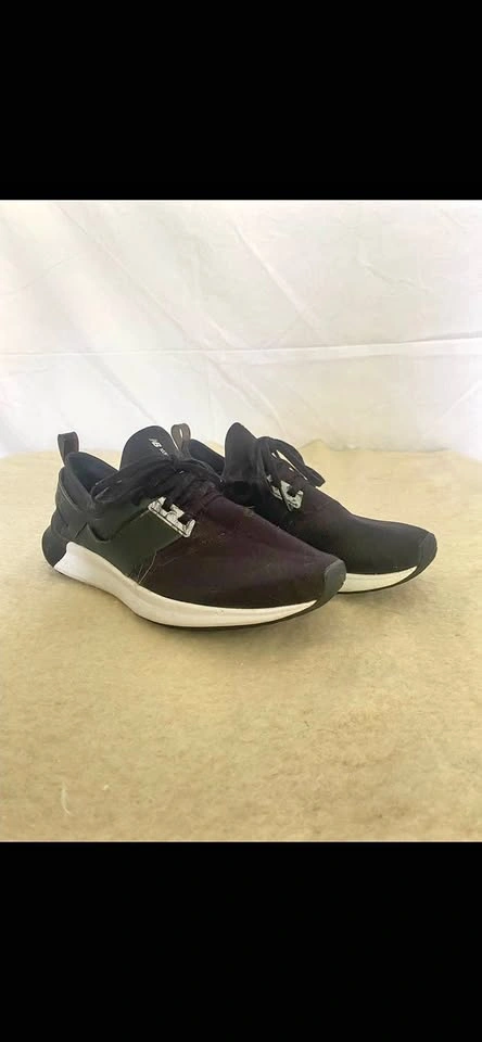 New balance runners