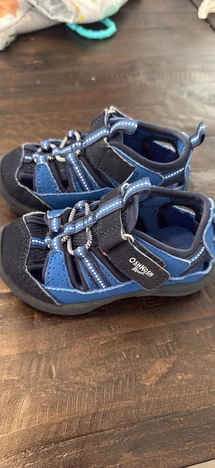 OshKosh B'gosh Toddler Boy's Blue Sandals size 5 - photo 2