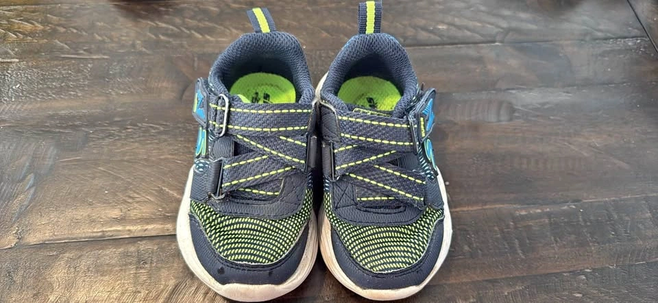 Size 5 Skechers Super Z-Strap Toddler Sneakers with lights