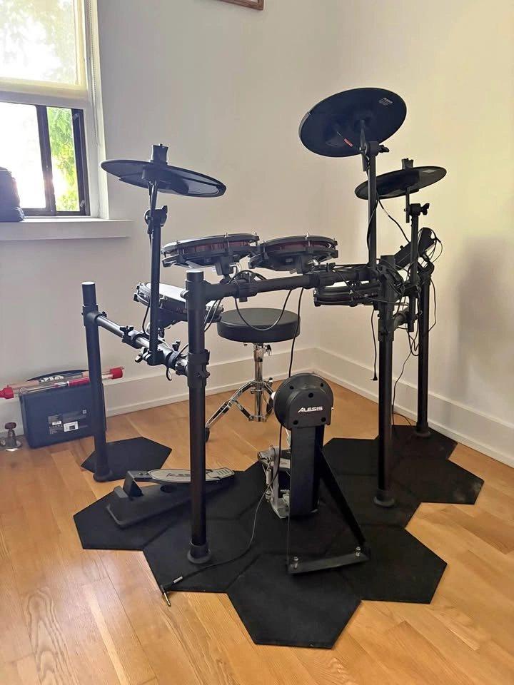 Alesis Nitro Max 8-Piece Electronic Drum Kit