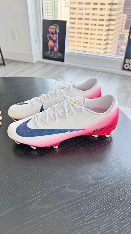 Soccer cleats Mercurial Like NEW size 12.5