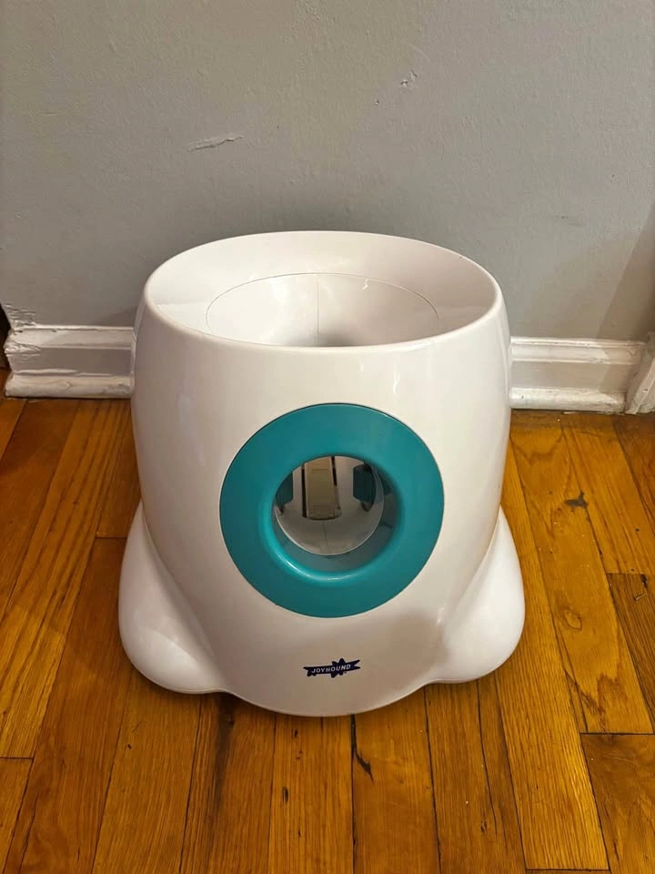 Automatic ball launcher