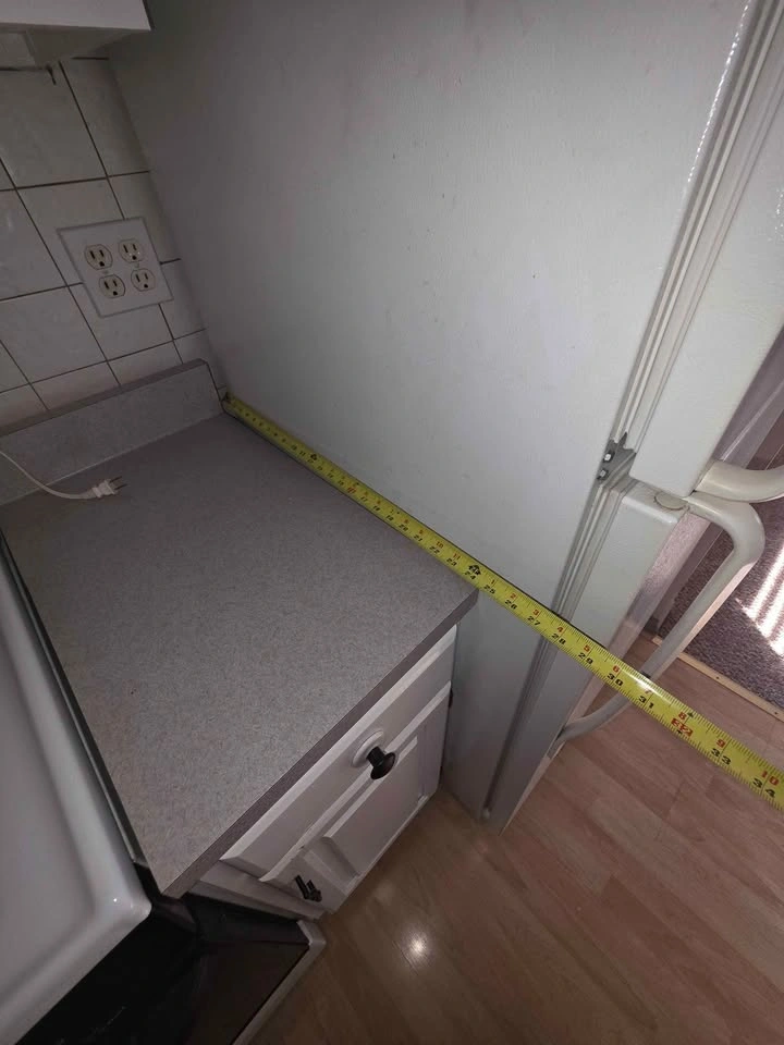 White Top-Freezer Refrigerator - photo 4