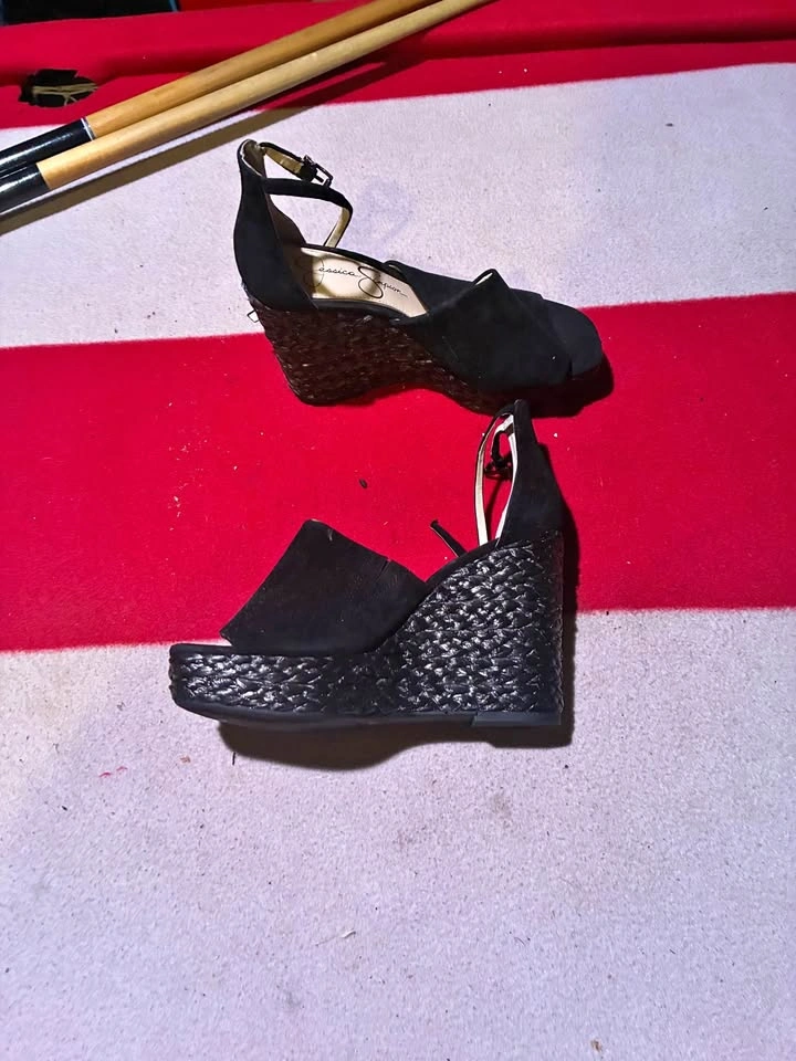 Jessica Simpson black platform suede sandals