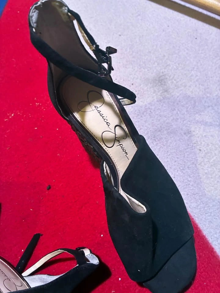 Jessica Simpson black platform suede sandals - photo 3
