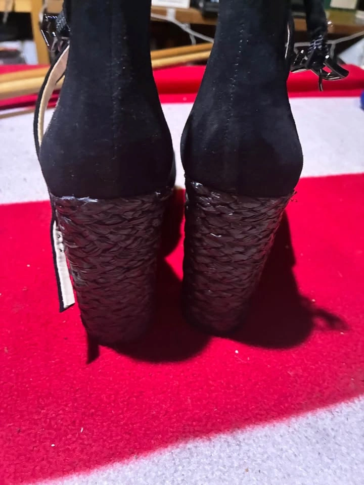 Jessica Simpson black platform suede sandals - photo 5