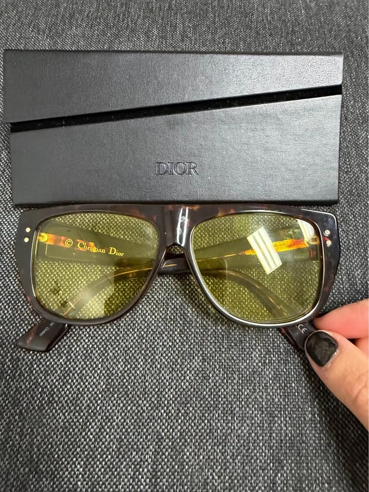 Used authentic designer sunglasses - photo 3