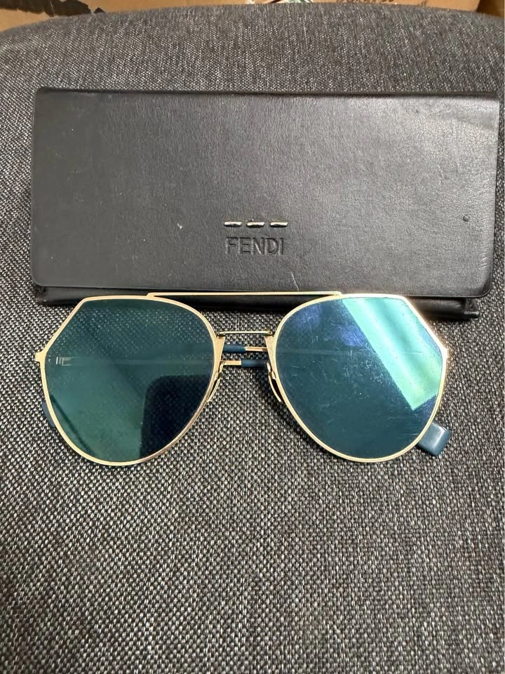Used authentic designer sunglasses - photo 5