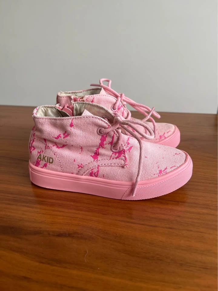 Sz 8/Eu 24 girl sneakers - photo 2