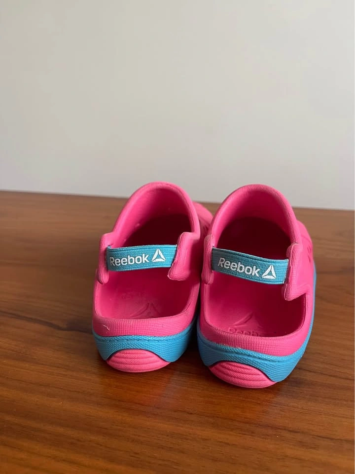 Sz 8 girl summer/splash shoes - photo 4