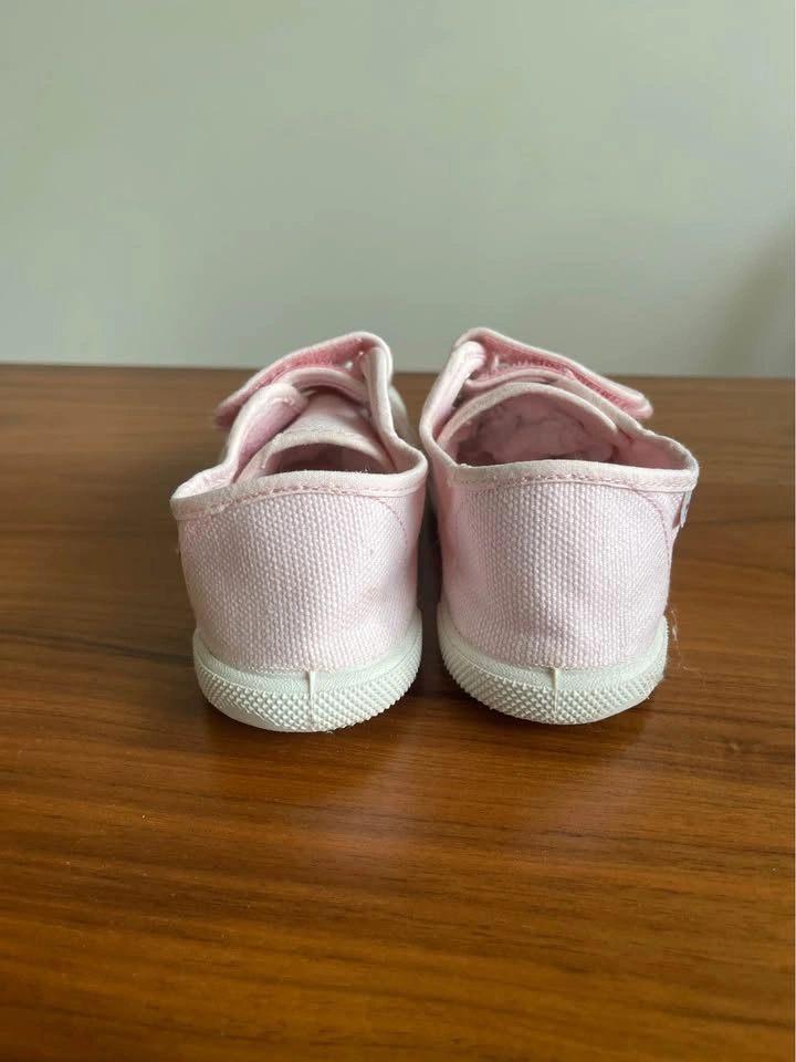 Sz 27 girl summer sneakers - photo 4