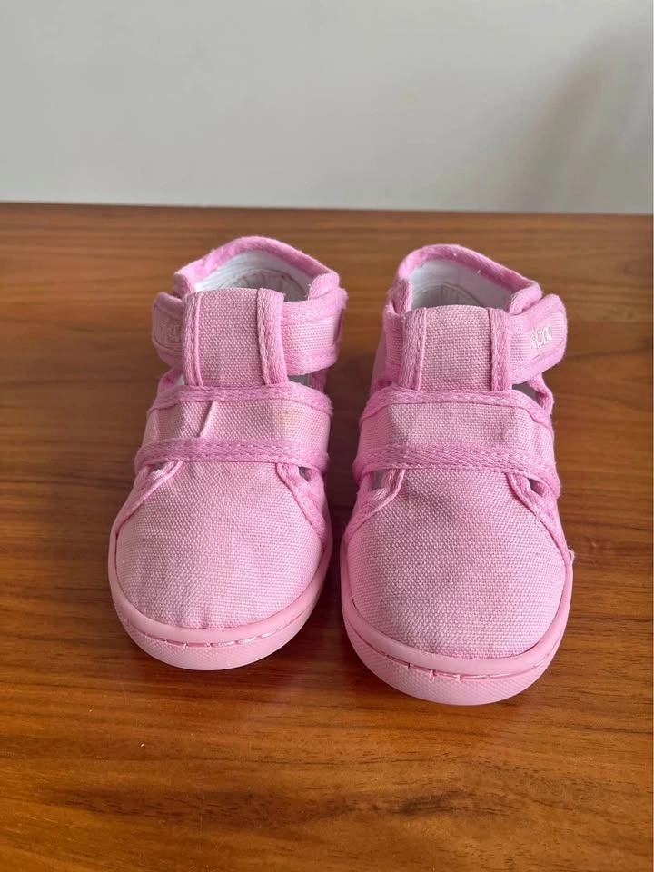 Sz 25/US 8.5 kids summer shoes