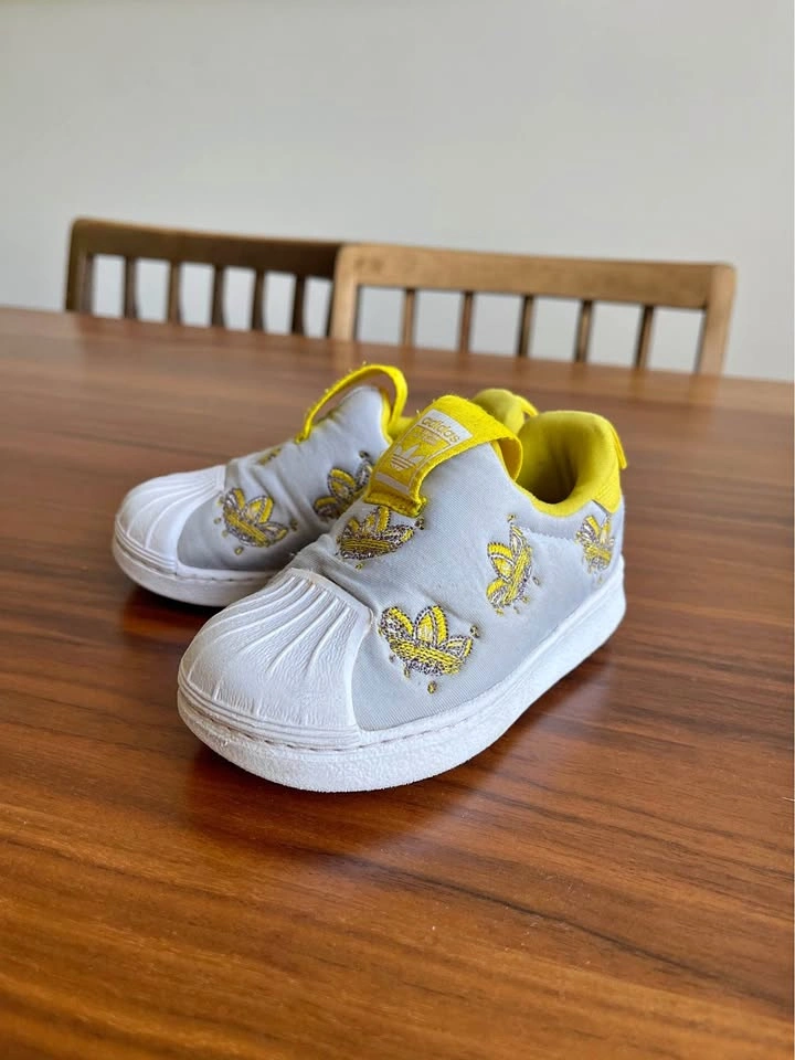 Toddler running shoes sz 6