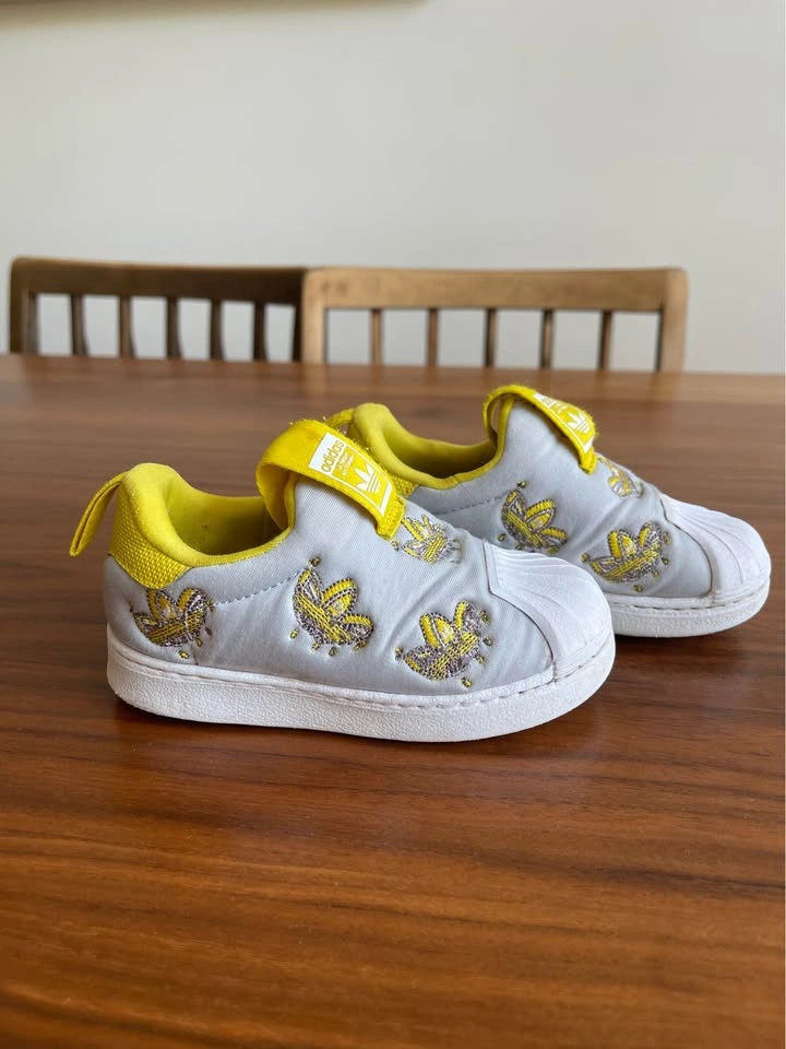 Toddler running shoes sz 6 - photo 2