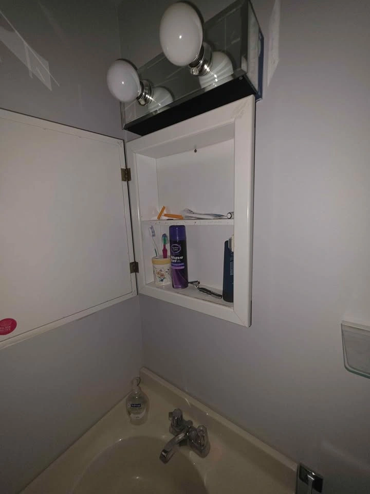 White Mirrored Bathroom Medicine Cabinet - photo 4