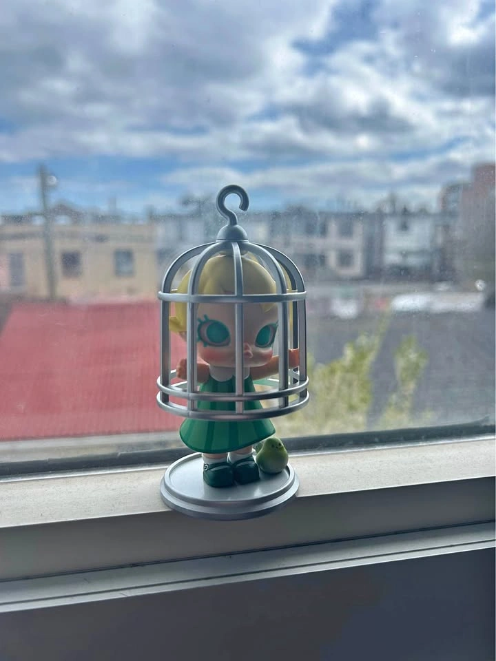 Baby Molly Birdcage Figure 🕊️ POP MART