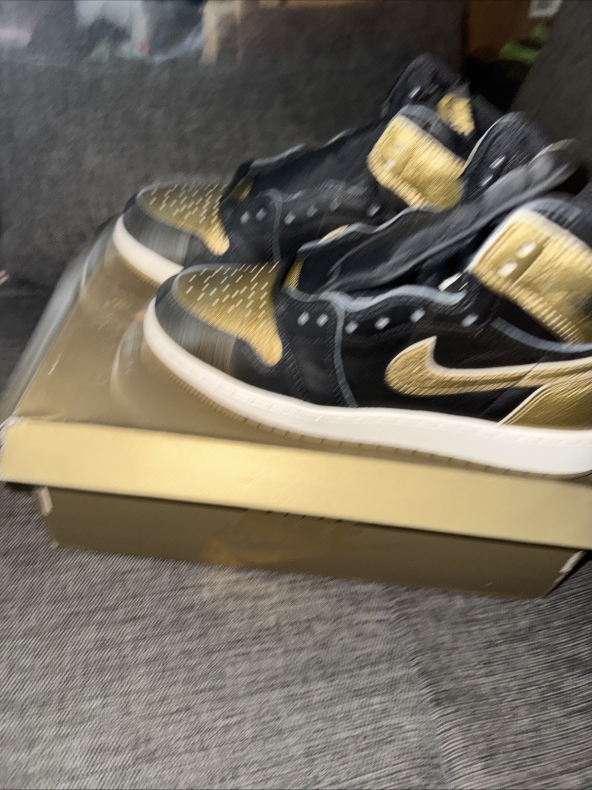 Nike Air Jordan 1 Retro High OG Black Metallic Gold 7Y - photo 2