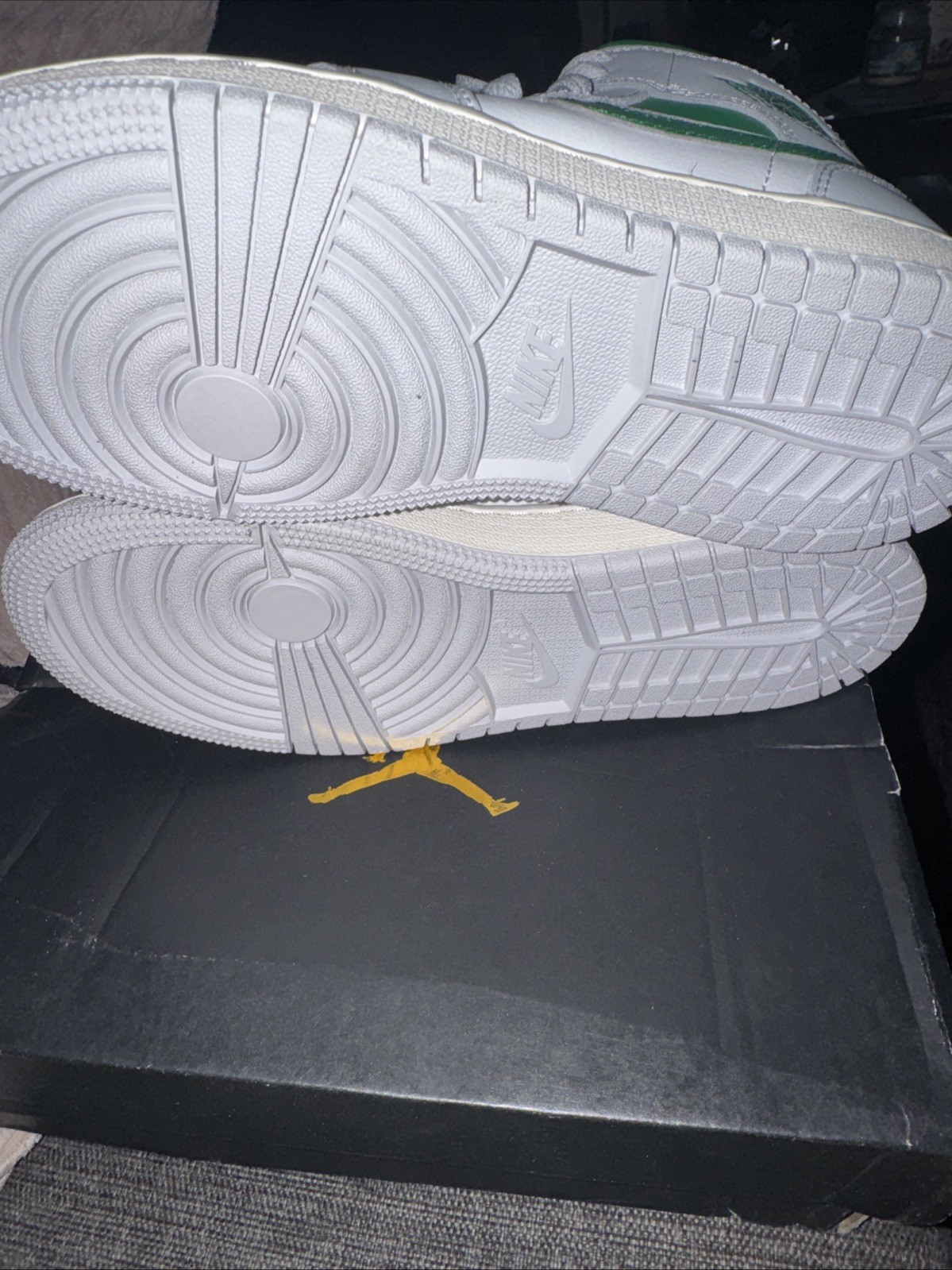 Size 9.5 - Air Jordan 1 SE Mid Grey Pine Green - photo 4