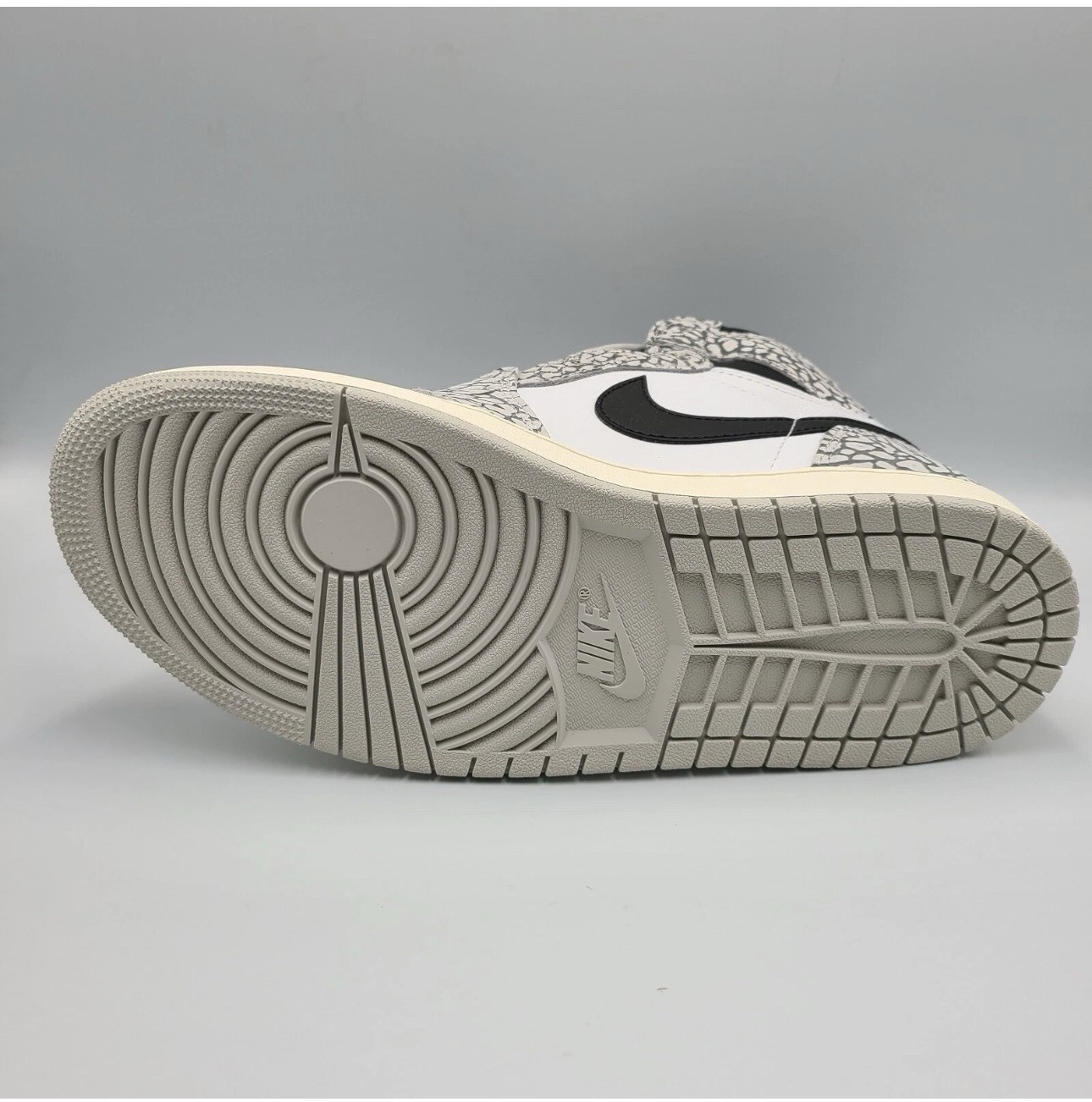 Size 3.5Y Air Jordan 1 Retro OG High White Cement - photo 3