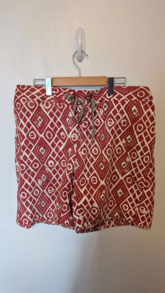 Size 36 Men's Patagonia Swim Trunks Bathing Suit Red Pattern