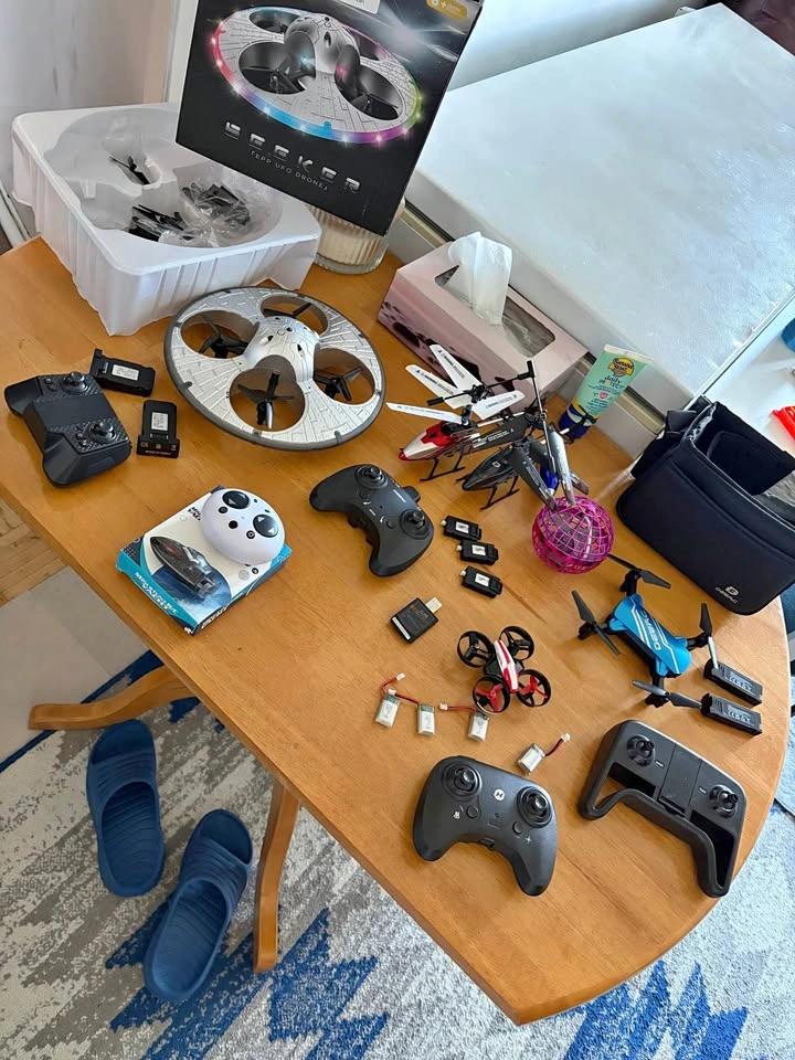 5 Drone bundles for beginners and Small RC stunt boat