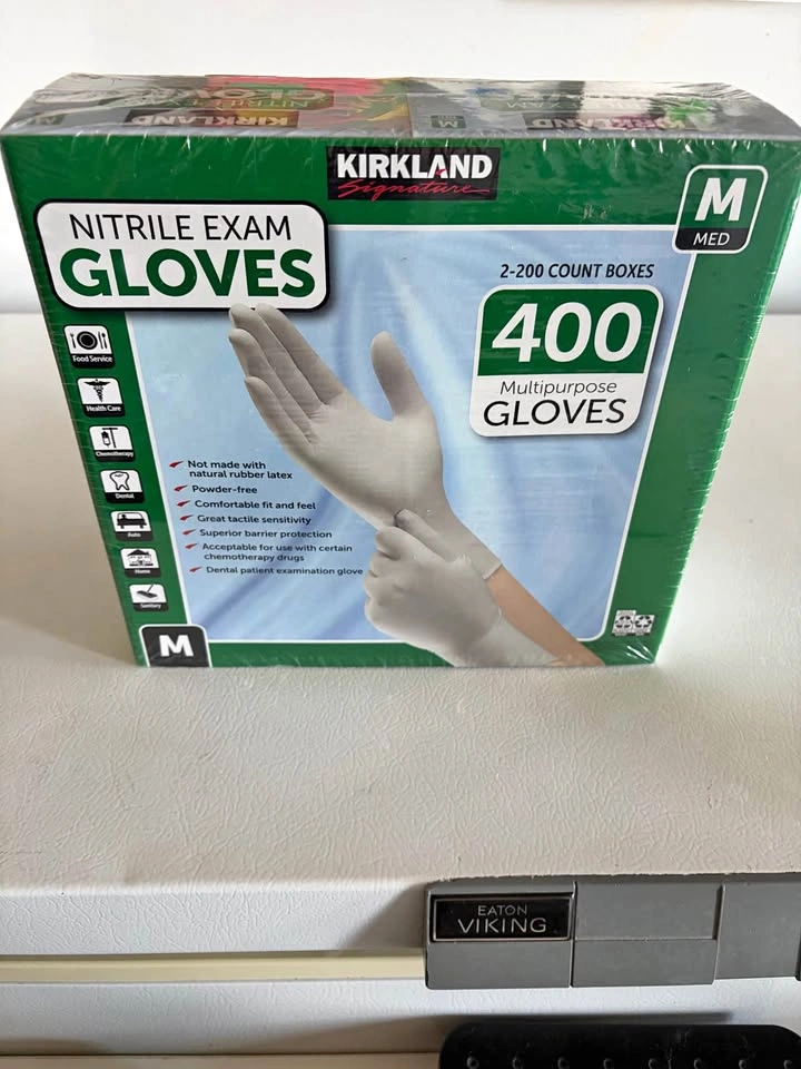 400 sealed new nitrile disposable gloves