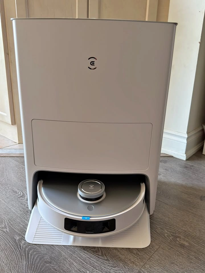 ECOVACS DEEBOT TEO OMNI FLOOR CLEANING ROBOT