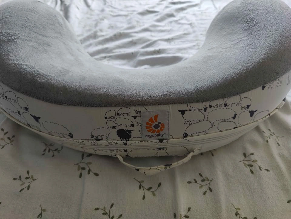 Breastfeeding pillow - photo 3