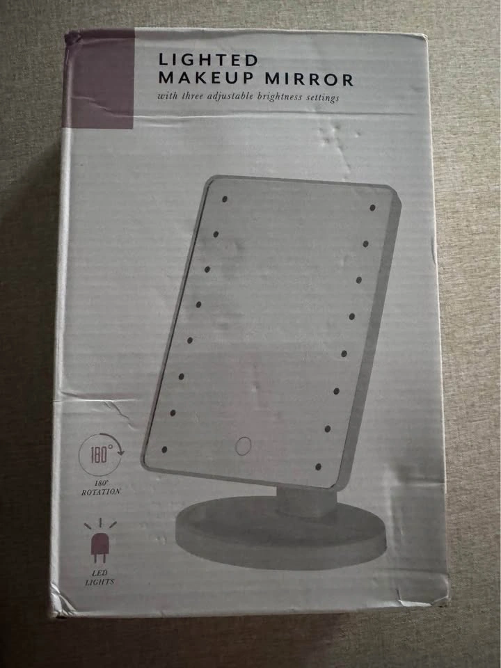 Lighted Makeup Mirror - photo 5
