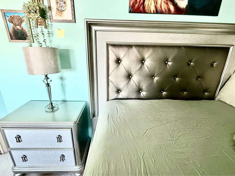 Upholstered Queen Bed